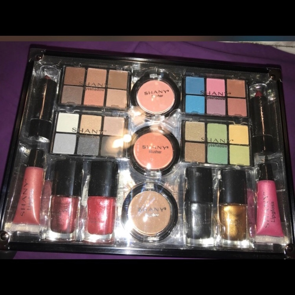 Shay cosmetics make up kit